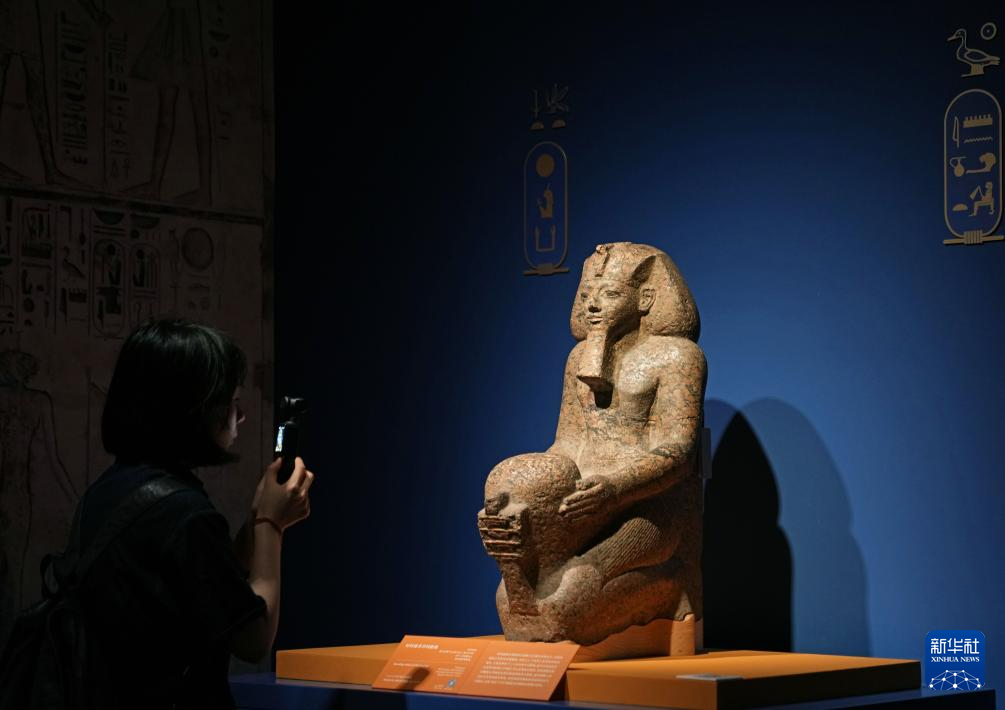“金字塔之巅：古埃及文明大展”在上海博物馆开幕